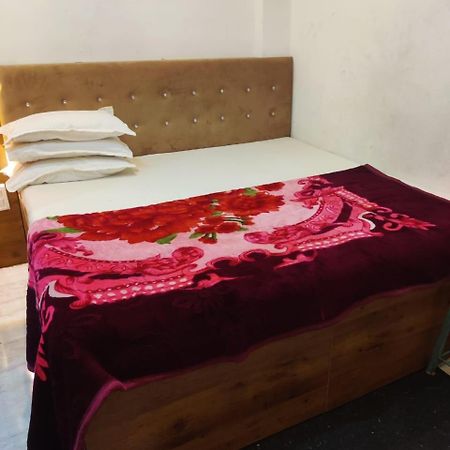Hotel Amritam Inn 乌贾因 外观 照片