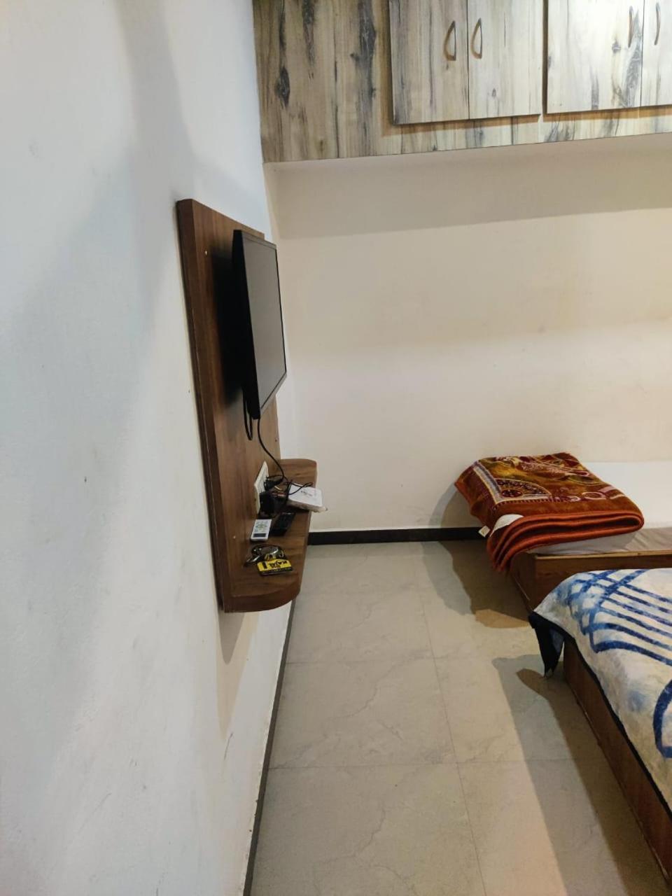 Hotel Amritam Inn 乌贾因 外观 照片