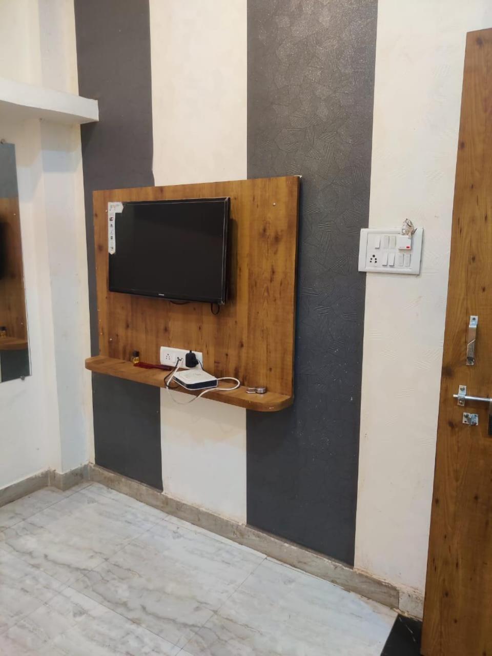 Hotel Amritam Inn 乌贾因 外观 照片