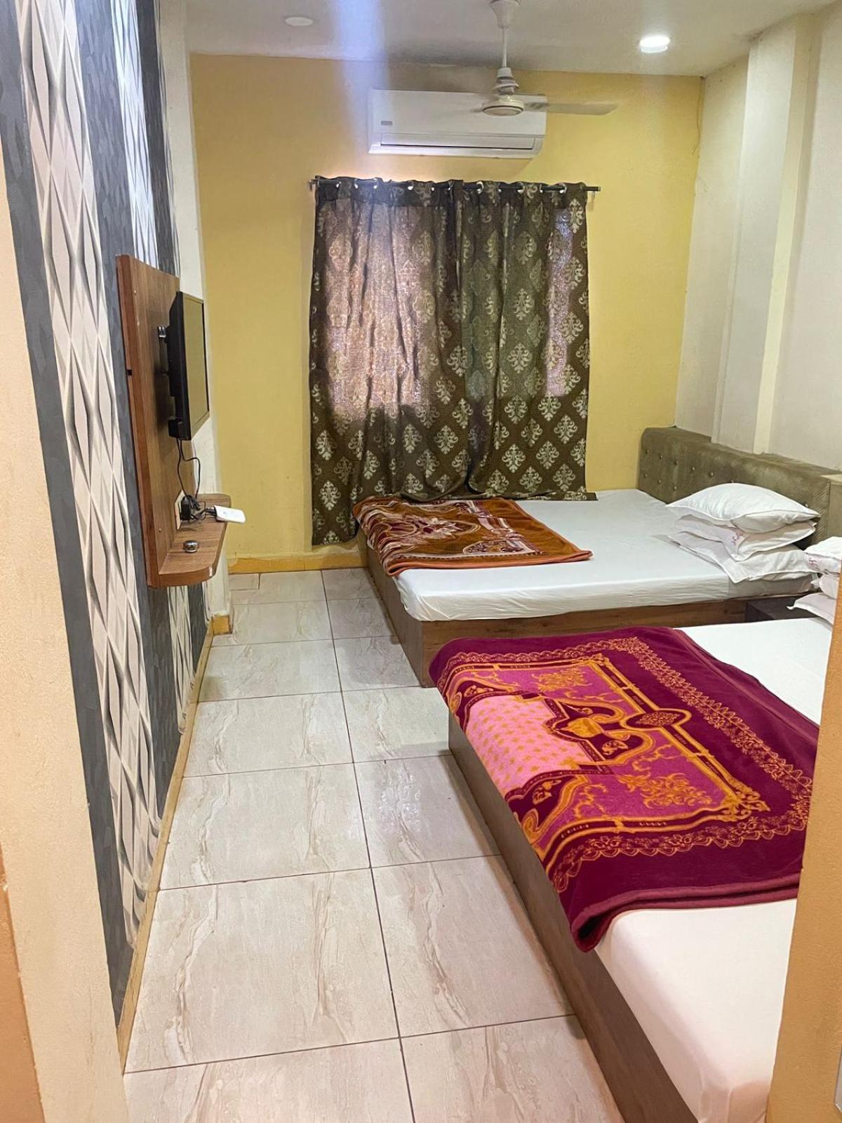 Hotel Amritam Inn 乌贾因 外观 照片